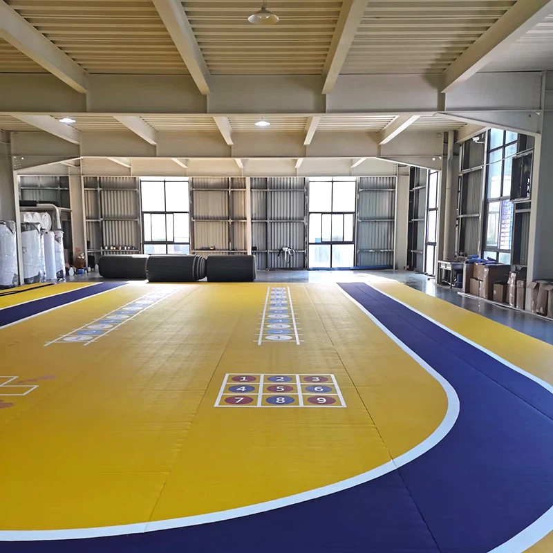 Предварително изработен вътрешен специфичен за спорта повърхностен слой